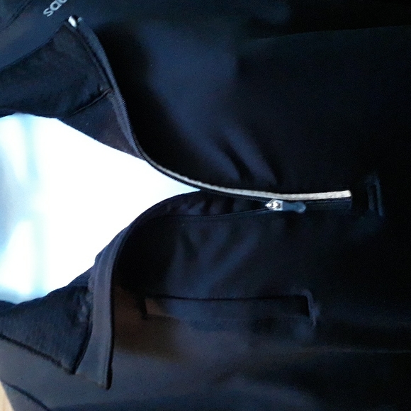 Ladies long sleeve jogging or workout jacket - Picture 2 of 5